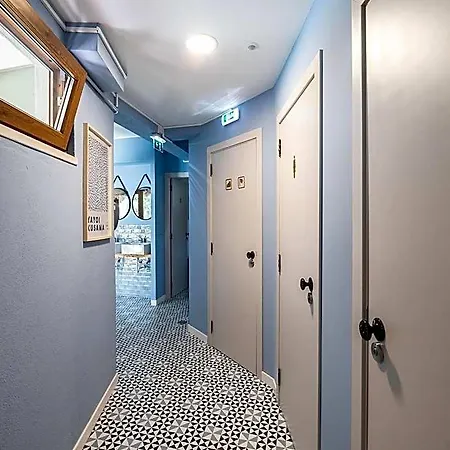 Walk In Airport Hotel